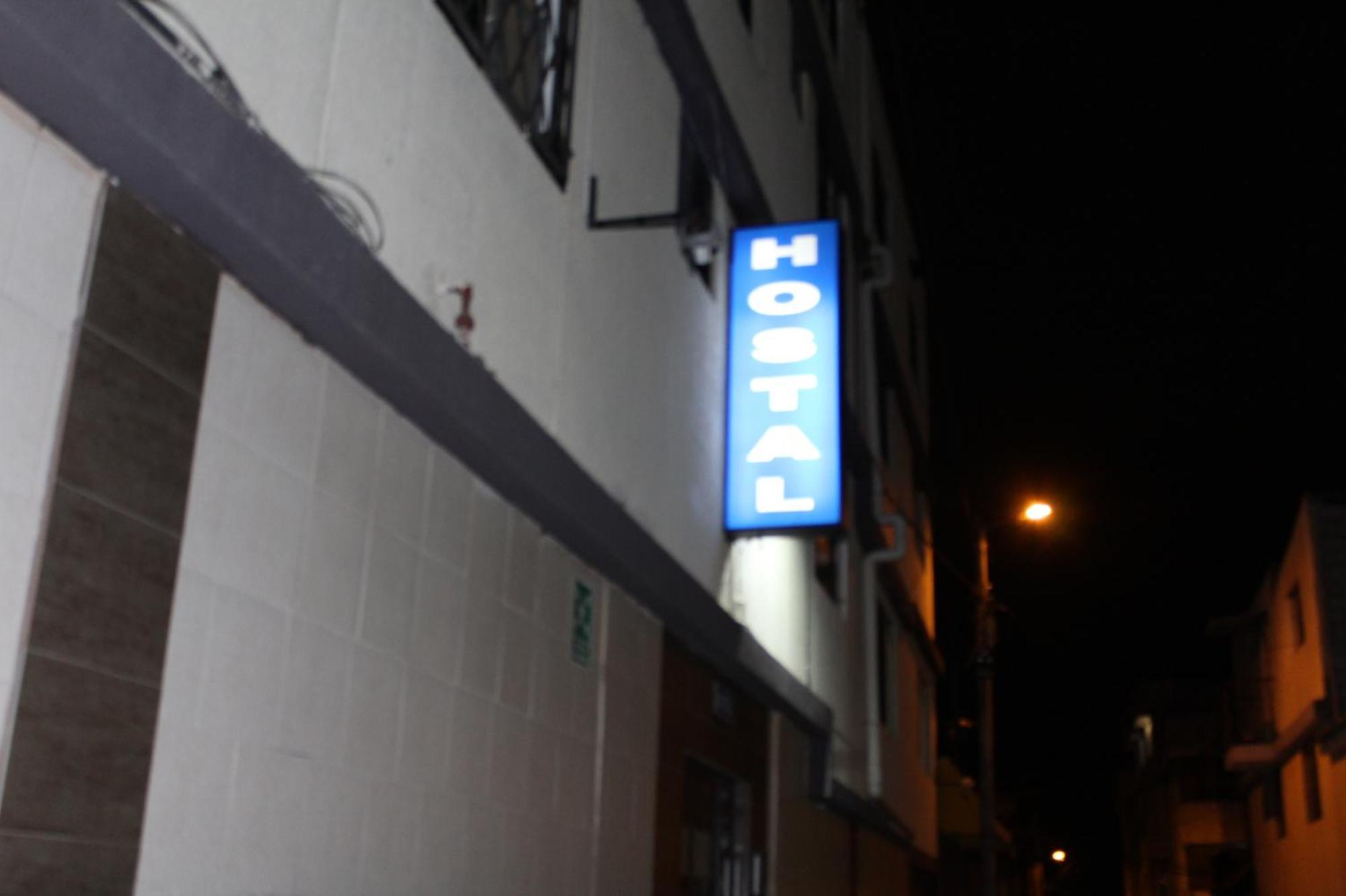 Julius Hostal, Desde Las 14 Horas Hasta 12 Del Mediodia Κίτο Εξωτερικό φωτογραφία